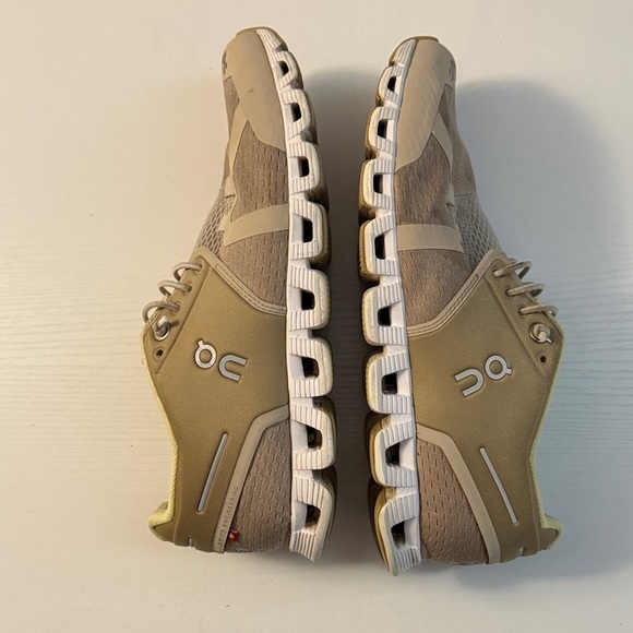 On clouds Cloud 5 - Picture 5 of 9